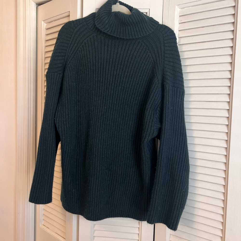 H&M Emerald Green Turtleneck Size M